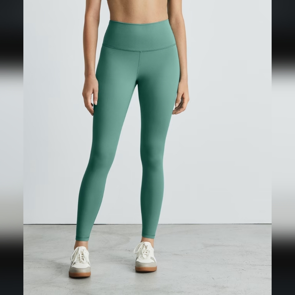 Everlane Perform Legging